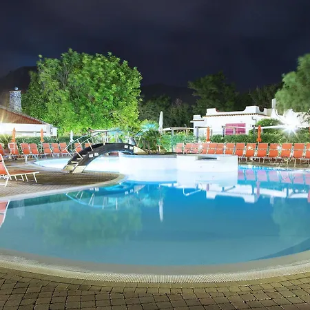 Trevi Village 4*