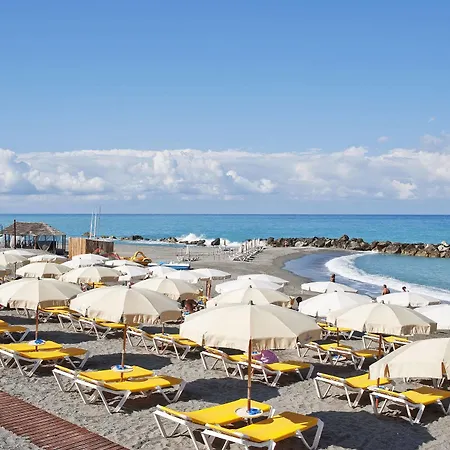 Trevi Village 4*
