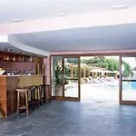 Trevi Village Ξενοδοχείο 4*