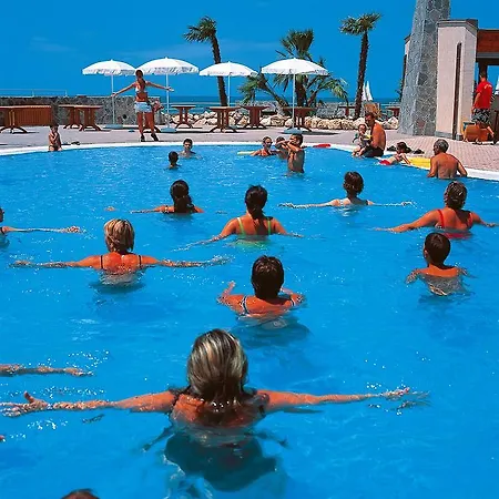 Hotell Trevi Village 4*